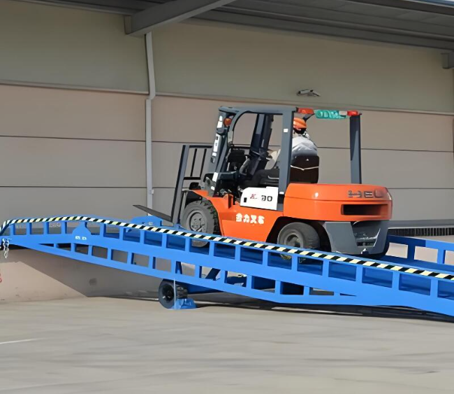 西宁移动式卸货平台（叉车用）